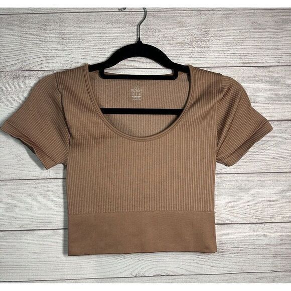 Tops - Offline by Aerie Size Medium Brown Ribbed Seamless Crop Top Short‎ Sleeve